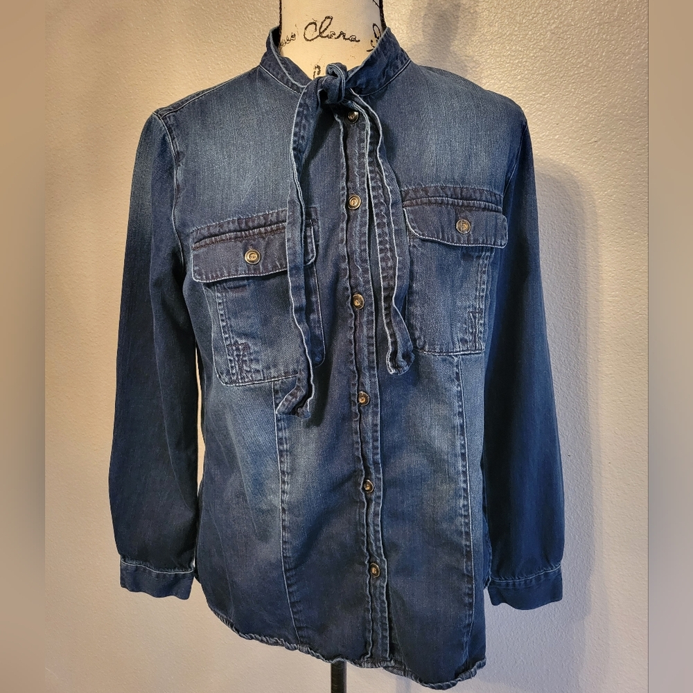 CAbi Women Style 3290 Waterfront Shirt Size Medium Tie Neck Denim Long Sleeve - Picture 10 of 15